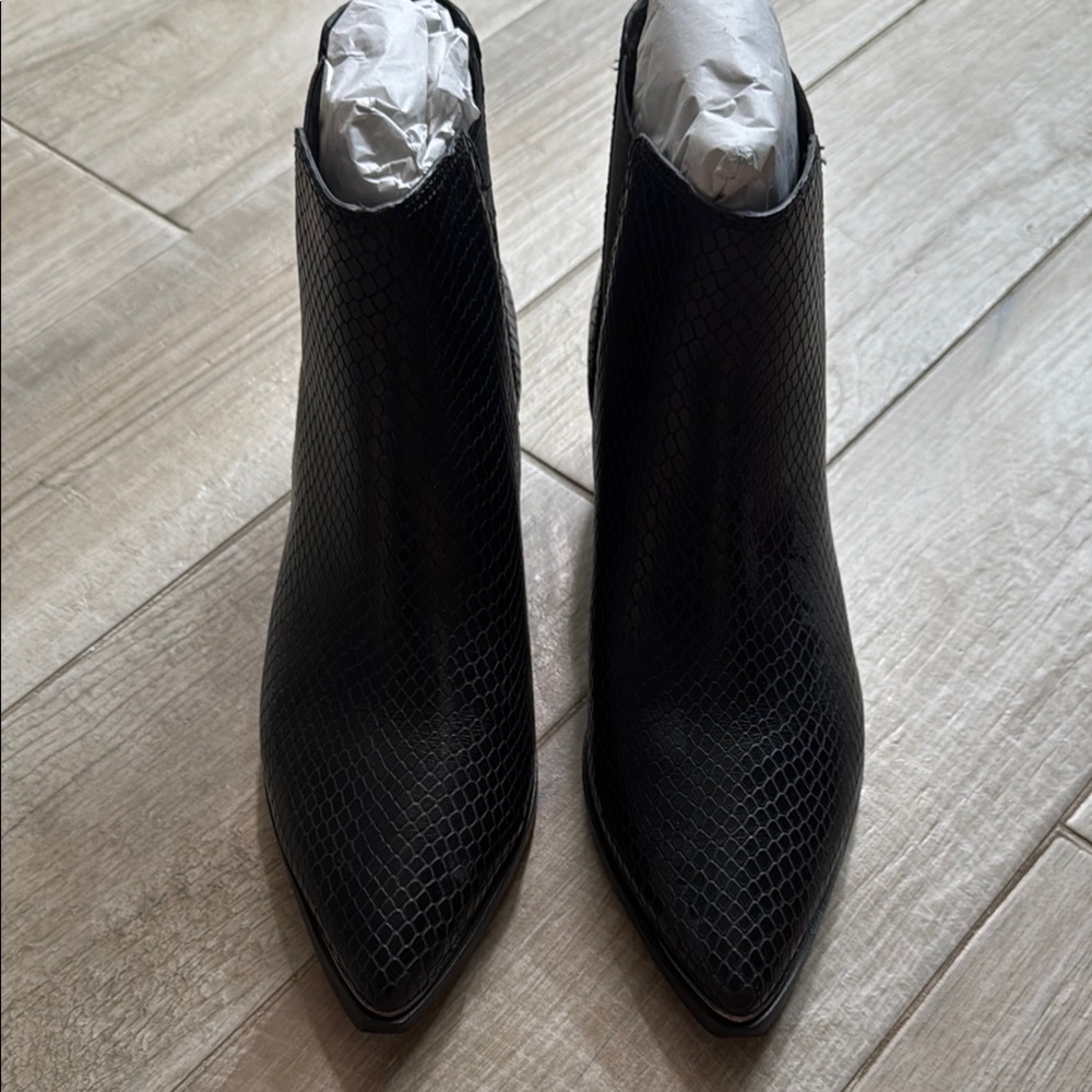 Black Textured Women's Ankle Boots